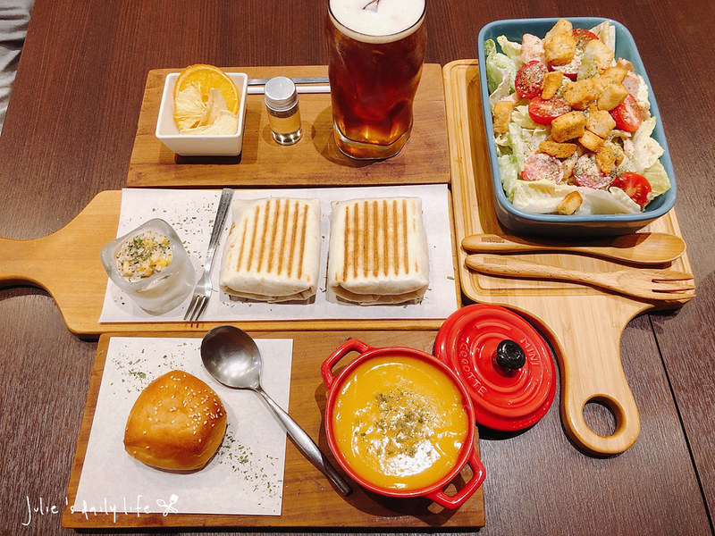 Together Cafe,下午茶,午餐,台北永康商圈咖啡,咖啡,晚餐,東門捷運站,東門站,永康街,永康街咖啡,永康街美食,美食,聚會推薦,蜜糖吐司,超值,輕食 @跟著Julie一起走吧