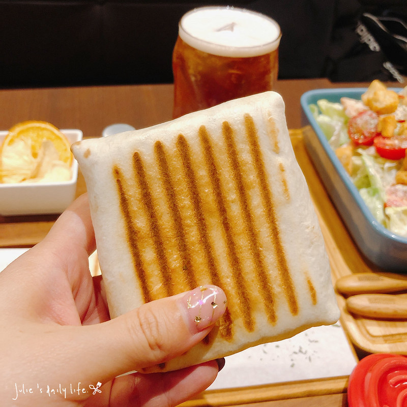 Together Cafe,下午茶,午餐,台北永康商圈咖啡,咖啡,晚餐,東門捷運站,東門站,永康街,永康街咖啡,永康街美食,美食,聚會推薦,蜜糖吐司,超值,輕食 @跟著Julie一起走吧