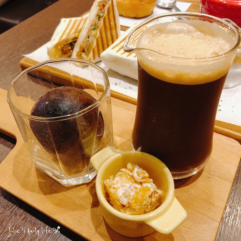 Together Cafe,下午茶,午餐,台北永康商圈咖啡,咖啡,晚餐,東門捷運站,東門站,永康街,永康街咖啡,永康街美食,美食,聚會推薦,蜜糖吐司,超值,輕食 @跟著Julie一起走吧