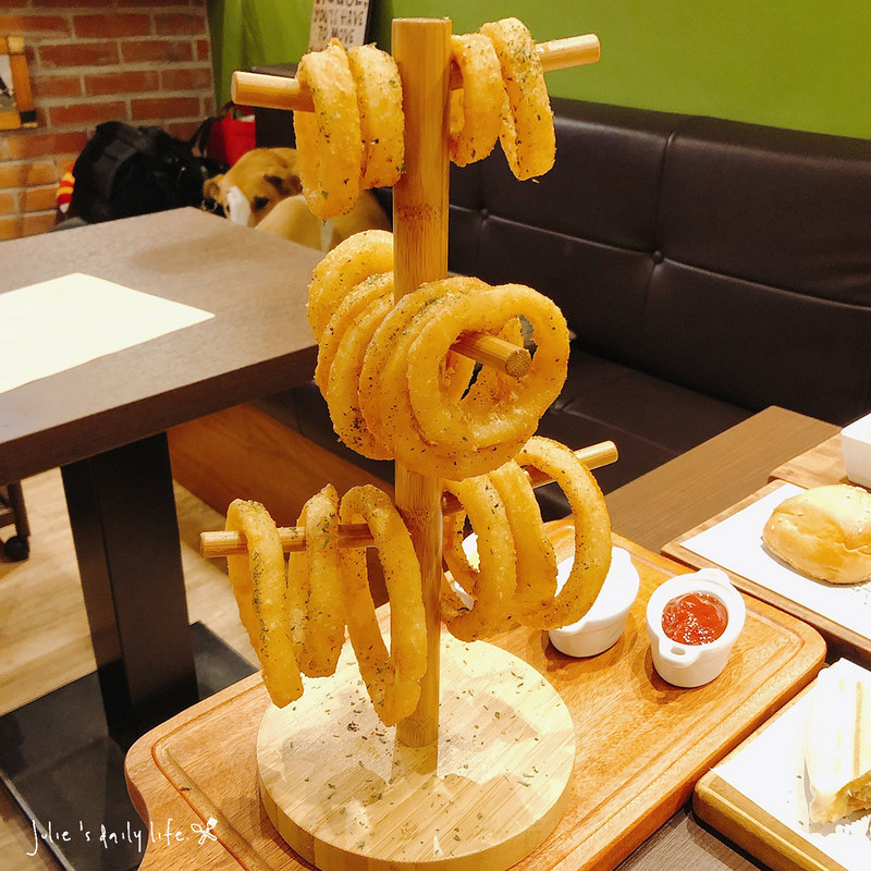 Together Cafe,下午茶,午餐,台北永康商圈咖啡,咖啡,晚餐,東門捷運站,東門站,永康街,永康街咖啡,永康街美食,美食,聚會推薦,蜜糖吐司,超值,輕食 @跟著Julie一起走吧