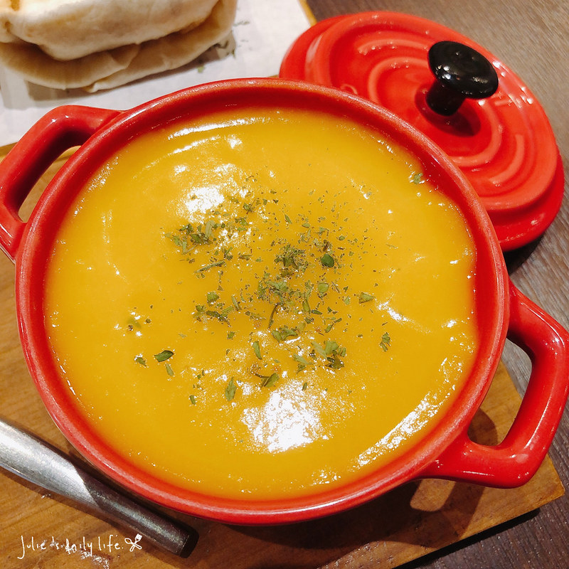 Together Cafe,下午茶,午餐,台北永康商圈咖啡,咖啡,晚餐,東門捷運站,東門站,永康街,永康街咖啡,永康街美食,美食,聚會推薦,蜜糖吐司,超值,輕食 @跟著Julie一起走吧