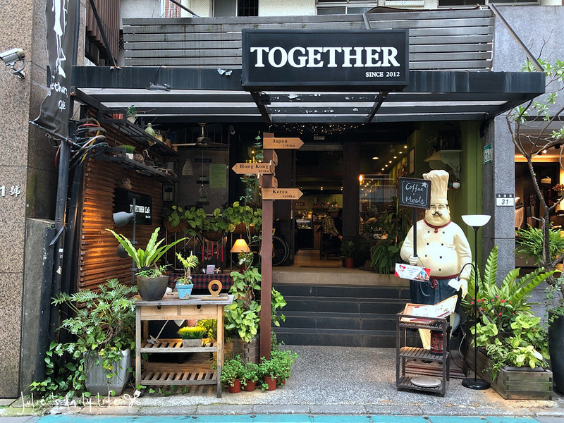 Together Cafe,下午茶,午餐,台北永康商圈咖啡,咖啡,晚餐,東門捷運站,東門站,永康街,永康街咖啡,永康街美食,美食,聚會推薦,蜜糖吐司,超值,輕食 @跟著Julie一起走吧
