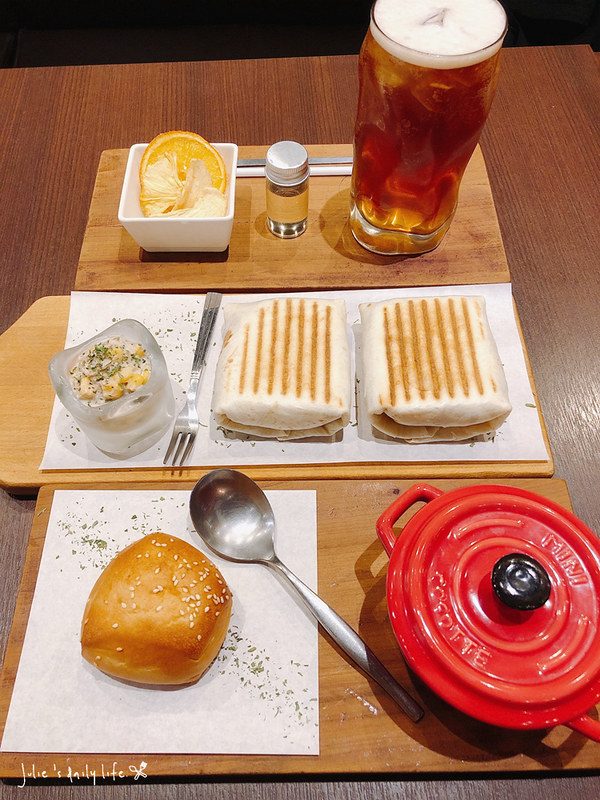 Together Cafe,下午茶,午餐,台北永康商圈咖啡,咖啡,晚餐,東門捷運站,東門站,永康街,永康街咖啡,永康街美食,美食,聚會推薦,蜜糖吐司,超值,輕食 @跟著Julie一起走吧