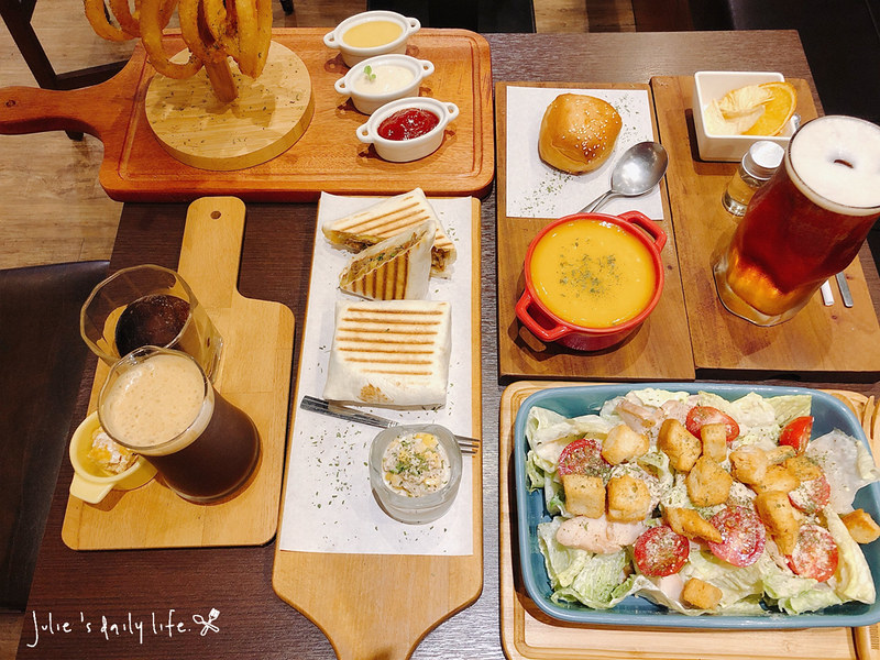 Together Cafe,下午茶,午餐,台北永康商圈咖啡,咖啡,晚餐,東門捷運站,東門站,永康街,永康街咖啡,永康街美食,美食,聚會推薦,蜜糖吐司,超值,輕食 @跟著Julie一起走吧