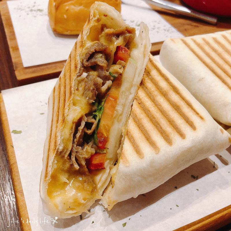 Together Cafe,下午茶,午餐,台北永康商圈咖啡,咖啡,晚餐,東門捷運站,東門站,永康街,永康街咖啡,永康街美食,美食,聚會推薦,蜜糖吐司,超值,輕食 @跟著Julie一起走吧