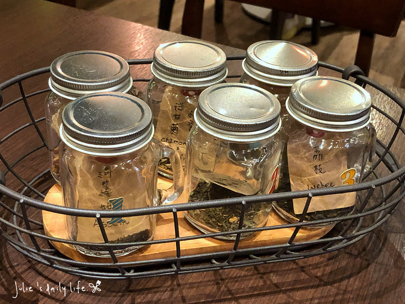 Together Cafe,下午茶,午餐,台北永康商圈咖啡,咖啡,晚餐,東門捷運站,東門站,永康街,永康街咖啡,永康街美食,美食,聚會推薦,蜜糖吐司,超值,輕食 @跟著Julie一起走吧