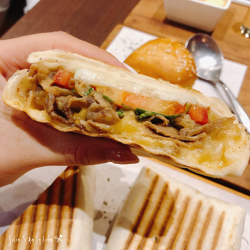 Together Cafe,下午茶,午餐,台北永康商圈咖啡,咖啡,晚餐,東門捷運站,東門站,永康街,永康街咖啡,永康街美食,美食,聚會推薦,蜜糖吐司,超值,輕食 @跟著Julie一起走吧