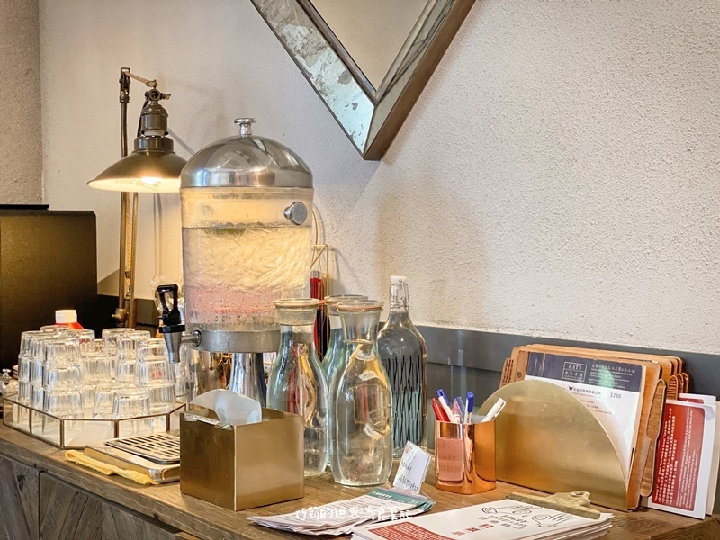 好迪商行 || 在大稻埕品一口台灣味，還有刈包、鹹酥雞與啤酒 Howdy Frieds & Bar