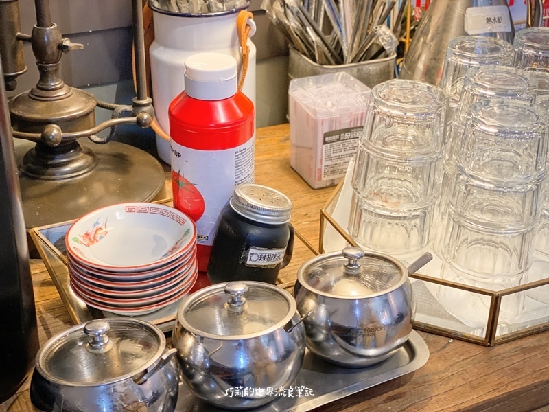 好迪商行 || 在大稻埕品一口台灣味，還有刈包、鹹酥雞與啤酒 Howdy Frieds & Bar