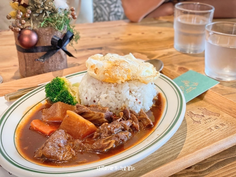 好迪商行 || 在大稻埕品一口台灣味，還有刈包、鹹酥雞與啤酒 Howdy Frieds & Bar