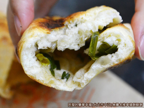 無攤名推車燒餅酥餅11-長燒餅剖面