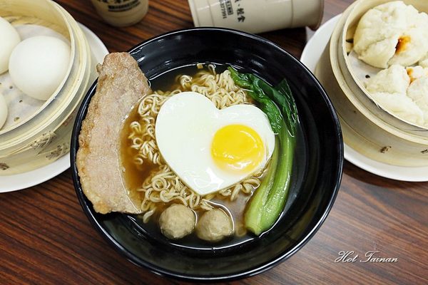 佬臺灣懷舊主題館：【台南美食】佬臺灣懷舊主題館：是晚餐也是宵夜！港式美食呷通海~