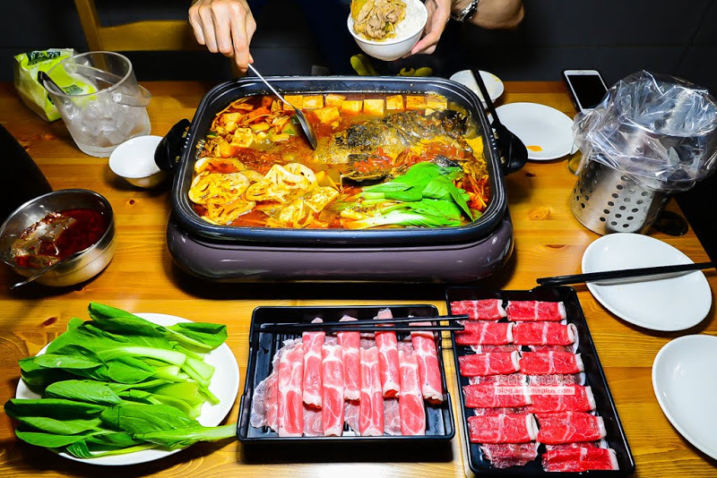 滿漢爐魚-重慶烤魚-石斑魚搭配孜然麻辣鍋香辣過癮