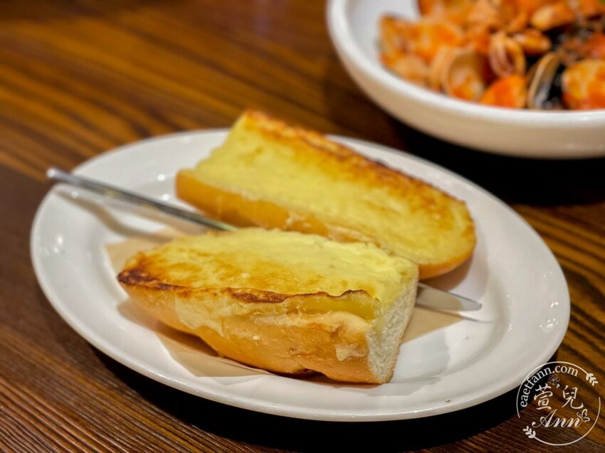 桃園美食|Molino手工義大利麵工場 石臼鮮麥現磨現做手工義大利麵 義大利鄉村風格約會聚餐推薦 大江國際購物中心逛街 - 萱兒Ann玩樂生活