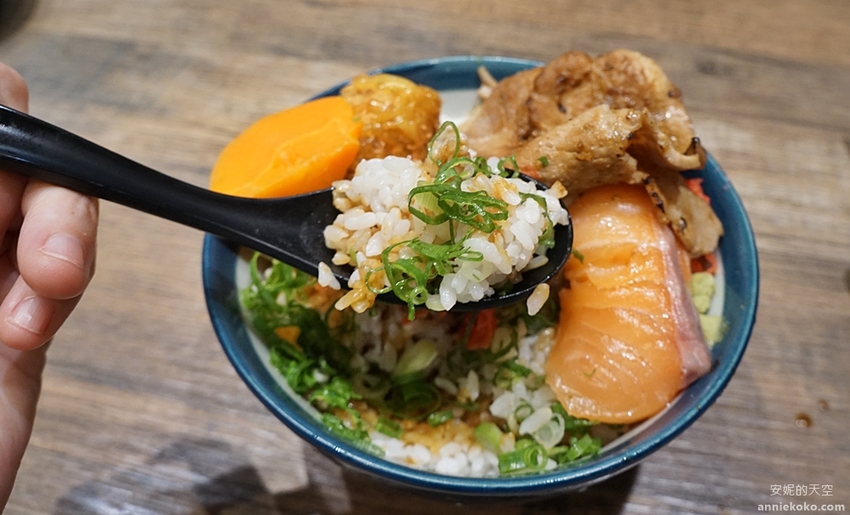 新莊美食 盛之丼 新莊超狂日式丼飯 配料滿到看不到飯啦 - 安妮的天空