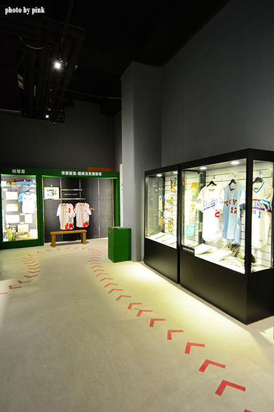 【台中新景點】棒球故事館/洲際棒球文創園區。親子同遊好去處,小型棒球場賽事直播超好玩!