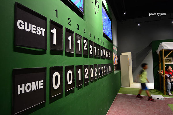 【台中新景點】棒球故事館/洲際棒球文創園區。親子同遊好去處,小型棒球場賽事直播超好玩!