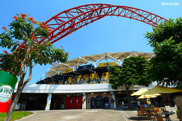 【台中新景點】棒球故事館/洲際棒球文創園區。親子同遊好去處,小型棒球場賽事直播超好玩!