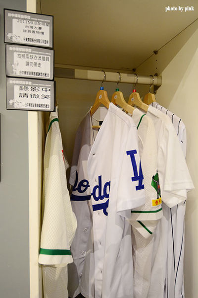 【台中新景點】棒球故事館/洲際棒球文創園區。親子同遊好去處,小型棒球場賽事直播超好玩!