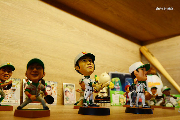 【台中新景點】棒球故事館/洲際棒球文創園區。親子同遊好去處,小型棒球場賽事直播超好玩!
