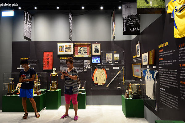 【台中新景點】棒球故事館/洲際棒球文創園區。親子同遊好去處,小型棒球場賽事直播超好玩!