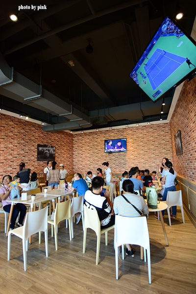 【台中新景點】棒球故事館/洲際棒球文創園區。親子同遊好去處,小型棒球場賽事直播超好玩!