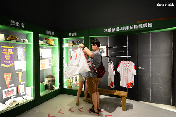 【台中新景點】棒球故事館/洲際棒球文創園區。親子同遊好去處,小型棒球場賽事直播超好玩!