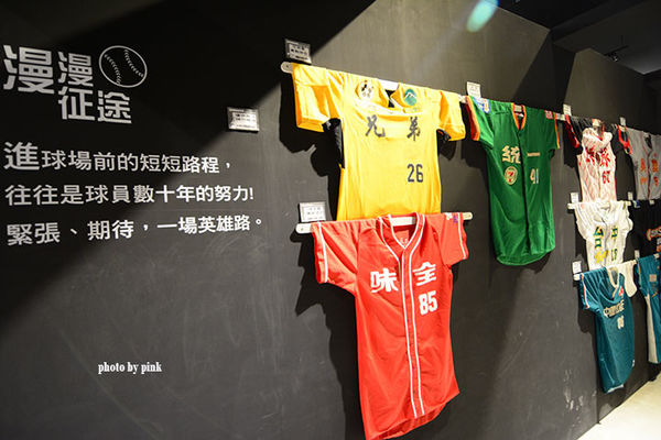 【台中新景點】棒球故事館/洲際棒球文創園區。親子同遊好去處,小型棒球場賽事直播超好玩!
