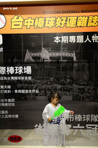 【台中新景點】棒球故事館/洲際棒球文創園區。親子同遊好去處,小型棒球場賽事直播超好玩!