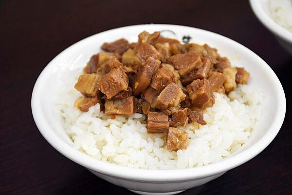 台南安平二牛牛肉湯！招牌牛肉湯還能續湯，肉燥飯一吃上癮。