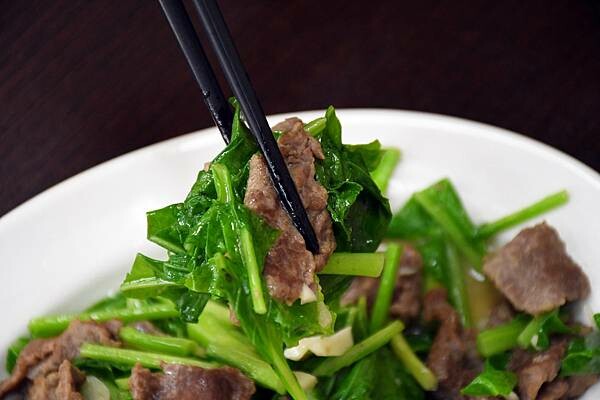 台南安平二牛牛肉湯！招牌牛肉湯還能續湯，肉燥飯一吃上癮。