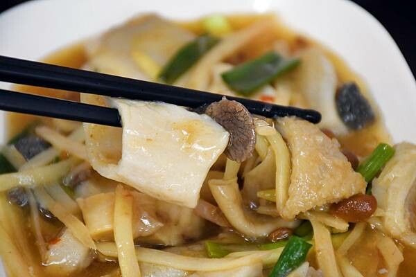 台南安平二牛牛肉湯！招牌牛肉湯還能續湯，肉燥飯一吃上癮。