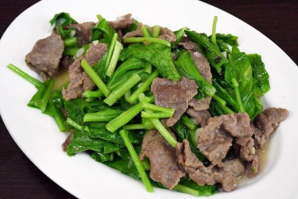 台南安平二牛牛肉湯！招牌牛肉湯還能續湯，肉燥飯一吃上癮。