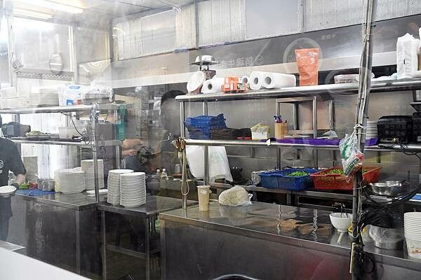 台南安平二牛牛肉湯！招牌牛肉湯還能續湯，肉燥飯一吃上癮。