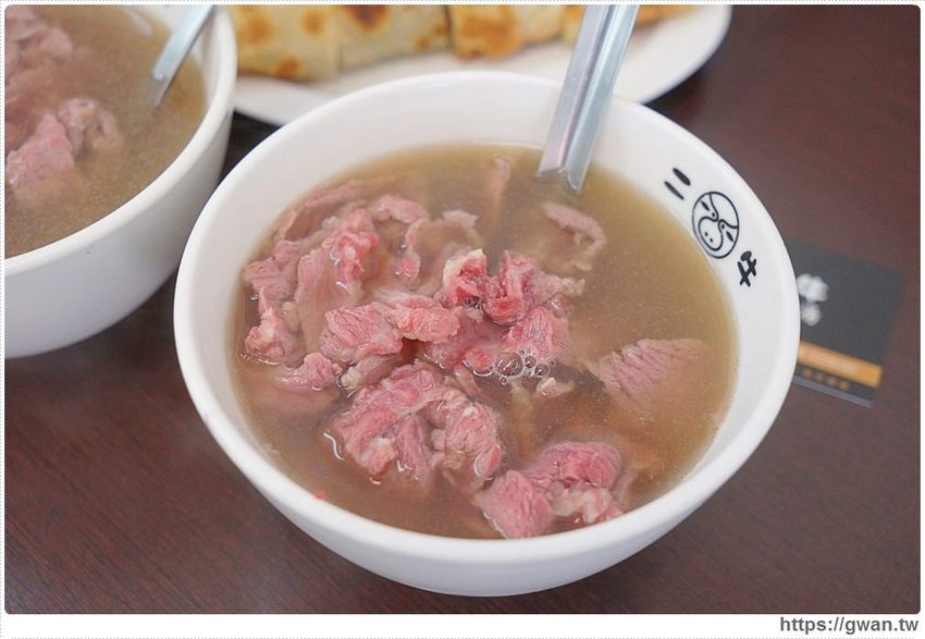 現沖溫體牛加量不加價，滿滿肉片居然只要100元！！