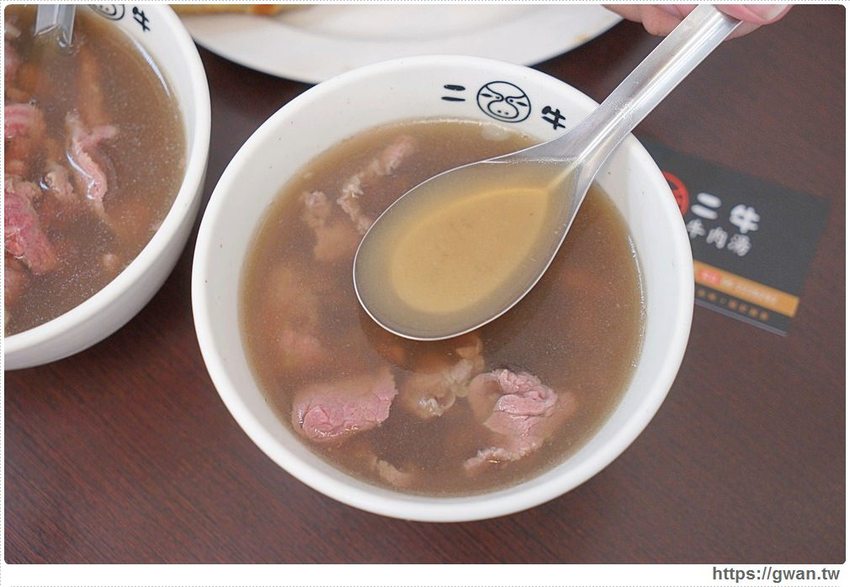 現沖溫體牛加量不加價，滿滿肉片居然只要100元！！