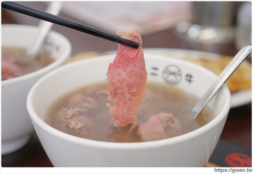 現沖溫體牛加量不加價，滿滿肉片居然只要100元！！