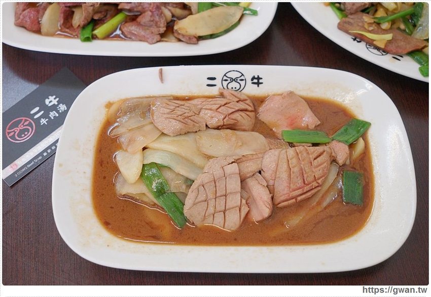 現沖溫體牛加量不加價，滿滿肉片居然只要100元！！