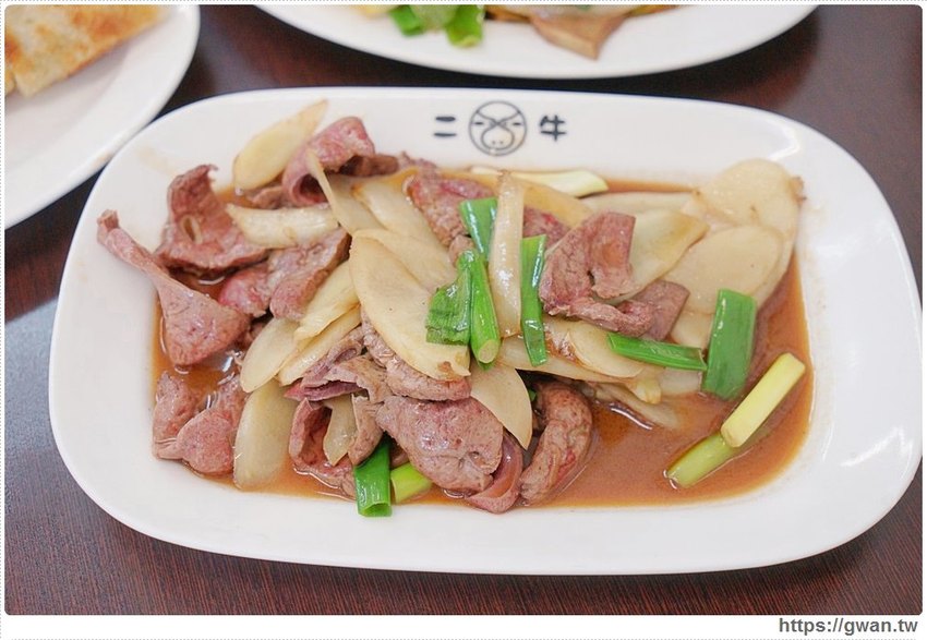 現沖溫體牛加量不加價，滿滿肉片居然只要100元！！