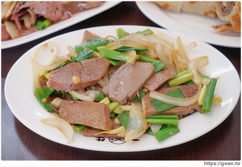 現沖溫體牛加量不加價，滿滿肉片居然只要100元！！