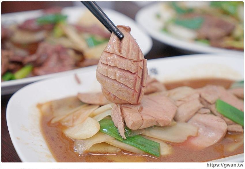 現沖溫體牛加量不加價，滿滿肉片居然只要100元！！