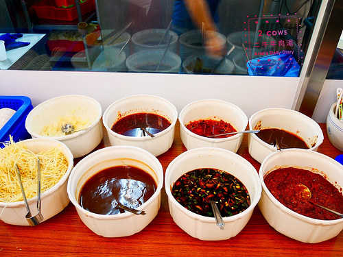 【台南美食】安平牛肉湯又一新發現 ▸二牛牛肉湯◂ 台南在地人吃的牛肉湯‖全透明恆溫分解室，新鮮看得見！