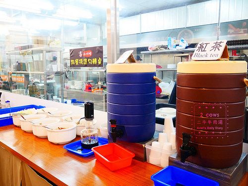 【台南美食】安平牛肉湯又一新發現 ▸二牛牛肉湯◂ 台南在地人吃的牛肉湯‖全透明恆溫分解室，新鮮看得見！