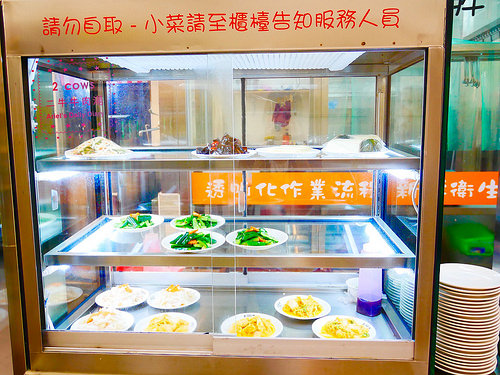 【台南美食】安平牛肉湯又一新發現 ▸二牛牛肉湯◂ 台南在地人吃的牛肉湯‖全透明恆溫分解室，新鮮看得見！