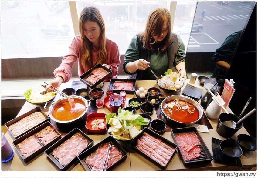 火鍋吃到飽只要389，肉品、蔬菜、火鍋料、飯、冷熱飲無限享用，桌面滿到擺不下！！