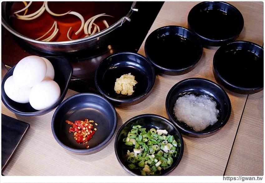 火鍋吃到飽只要389，肉品、蔬菜、火鍋料、飯、冷熱飲無限享用，桌面滿到擺不下！！