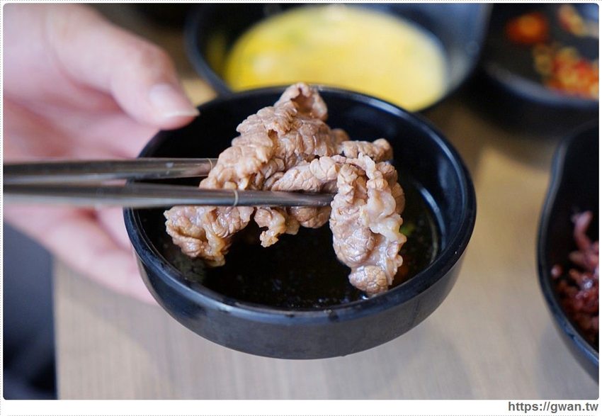 火鍋吃到飽只要389，肉品、蔬菜、火鍋料、飯、冷熱飲無限享用，桌面滿到擺不下！！