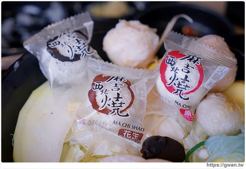 火鍋吃到飽只要389，肉品、蔬菜、火鍋料、飯、冷熱飲無限享用，桌面滿到擺不下！！