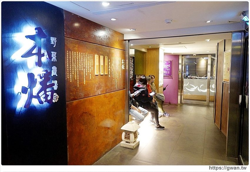 火鍋吃到飽只要389，肉品、蔬菜、火鍋料、飯、冷熱飲無限享用，桌面滿到擺不下！！