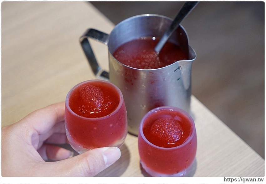 火鍋吃到飽只要389，肉品、蔬菜、火鍋料、飯、冷熱飲無限享用，桌面滿到擺不下！！